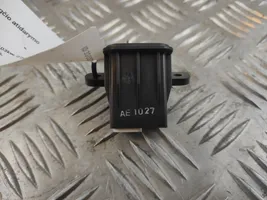 Honda CR-V Przełącznik / Przycisk otwierania klapy bagażnika M08525