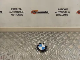 BMW 5 E39 Mostrina con logo/emblema della casa automobilistica 813237505