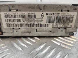 Renault Master II Panel / Radioodtwarzacz CD/DVD/GPS 7700433948