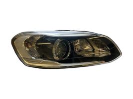 Volvo XC60 Lampa przednia 31395897