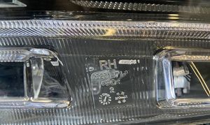 Ford Focus Lampa przednia 00201471