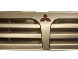 Mitsubishi Space Wagon Grille calandre supérieure de pare-chocs avant MR275627