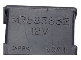 Mitsubishi Pajero Veidrodelių valdymo blokas MR583832