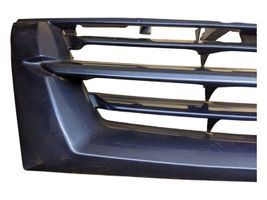 Mitsubishi Pajero Grille calandre supérieure de pare-chocs avant MR387981