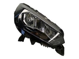 Peugeot 208 Lampa przednia 9833036180