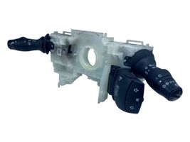 Renault Megane III Leva/interruttore dell’indicatore di direzione e tergicristallo 255670019R