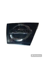 Nissan Micra Mostrina con logo/emblema della casa automobilistica 628905FA0B