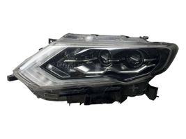 Nissan X-Trail T32 Lampa przednia 260606FP8A