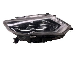 Nissan X-Trail T32 Lampa przednia 260606FP8B