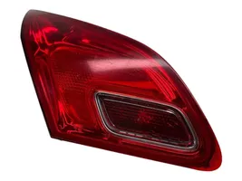 Opel Astra J Luci posteriori del portellone del bagagliaio 1090098