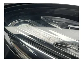 Mercedes-Benz GLA W156 Lampa przednia A1569063200