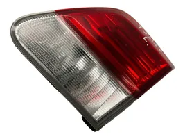 Toyota Avensis T270 Lampa tylna 0530