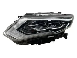 Nissan X-Trail T32 Lampa przednia 