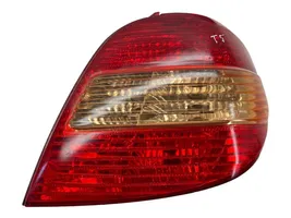 Toyota Avensis T220 Luci posteriori 89022023