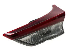 Toyota Auris E180 Lampy tylnej klapy bagażnika 02354