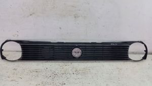 Volkswagen Polo II 86C 2F Grille calandre supérieure de pare-chocs avant 