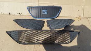 Seat Ibiza IV (6J,6P) Grille calandre supérieure de pare-chocs avant 6J0853654B