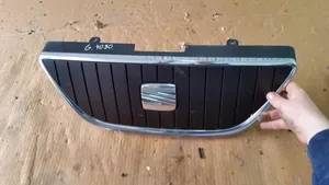 Seat Ibiza I (021A) Grille calandre supérieure de pare-chocs avant 6J0853654B