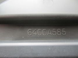 Mitsubishi Pajero Etupuskurin alempi jäähdytinsäleikkö 6400A585