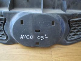 Toyota Aygo AB10 Grille calandre supérieure de pare-chocs avant 
