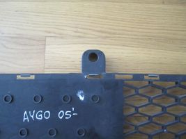 Toyota Aygo AB10 Kratka dolna zderzaka przedniego 531120H010