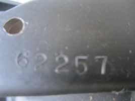 Nissan Almera N16 Etupuskurin alempi jäähdytinsäleikkö 62257BM474