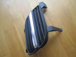 Nissan Almera N16 Grille calandre supérieure de pare-chocs avant 62322BM400