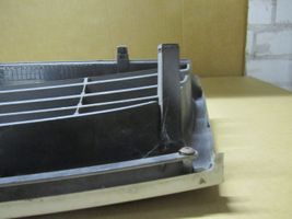 Mitsubishi Space Wagon Griglia superiore del radiatore paraurti anteriore MR1555545