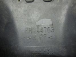 Mitsubishi Carisma Grotelės viršutinės MB944763