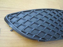 Mitsubishi Lancer VIII Grille inférieure de pare-chocs avant 