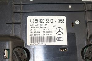 Mercedes-Benz A W169 Priekinių vietų apšvietimo žibintas A1698205201