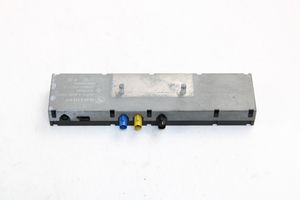 BMW Z4 E85 E86 Antenas pastiprinātājs 6912817