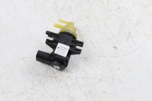 Volkswagen Passat Alltrack Valve vacuum 04L131051F