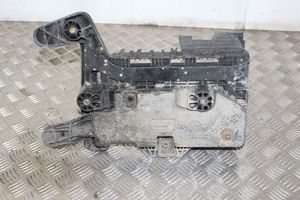 Volkswagen Tiguan Boîte de batterie 1K0915333H