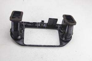 Volkswagen Tiguan Radion/GPS-laitteen pääyksikön kehys 5N0858069J