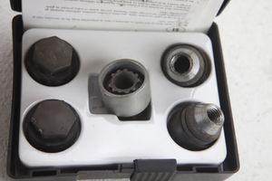 Opel Mokka Anti-theft wheel nuts and lock 13331034