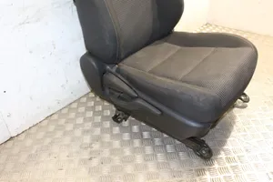 Toyota Auris E180 Juego interior KOMPLEKTAS