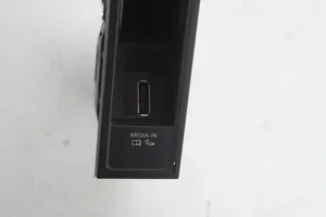 Volkswagen Tiguan Connecteur/prise USB 5N0035341H