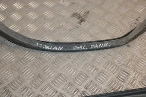 Volkswagen Tiguan Trunk rubber seal (body) 5N0827705