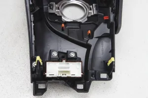 Toyota Auris E180 Vaihteenvalitsimen kehys verhoilu muovia 