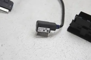 Volkswagen Golf VII Câble adaptateur AUX 5G0035222A