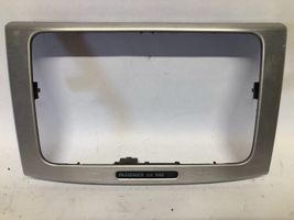 Mitsubishi Outlander Radion/GPS-laitteen pääyksikön kehys 3L0858069