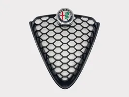 Alfa Romeo Giulia Etupuskurin ylempi jäähdytinsäleikkö 156157020