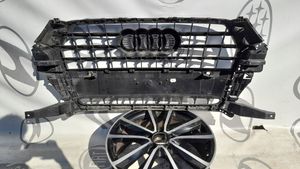 Audi Q3 8U Griglia superiore del radiatore paraurti anteriore 