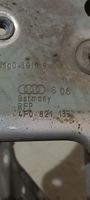 Audi A6 S6 C6 4F Supporto di montaggio del parafango 4F0821135