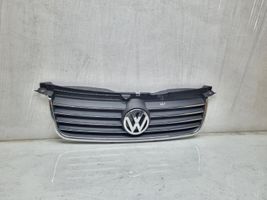 Volkswagen PASSAT B5.5 Etupuskurin ylempi jäähdytinsäleikkö 3B0853651L