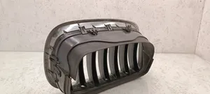 BMW X5 E70 Maskownica / Grill / Atrapa górna chłodnicy 7171395