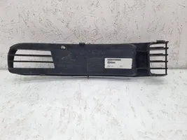 Volkswagen PASSAT B5 Grille inférieure de pare-chocs avant W9901701