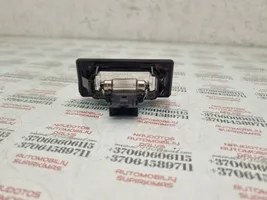 Volkswagen PASSAT B6 Lampa oświetlenia tylnej tablicy rejestracyjnej 8T0943021