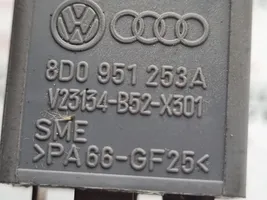 Volkswagen PASSAT B5.5 Kita rėlė 8D0951253A